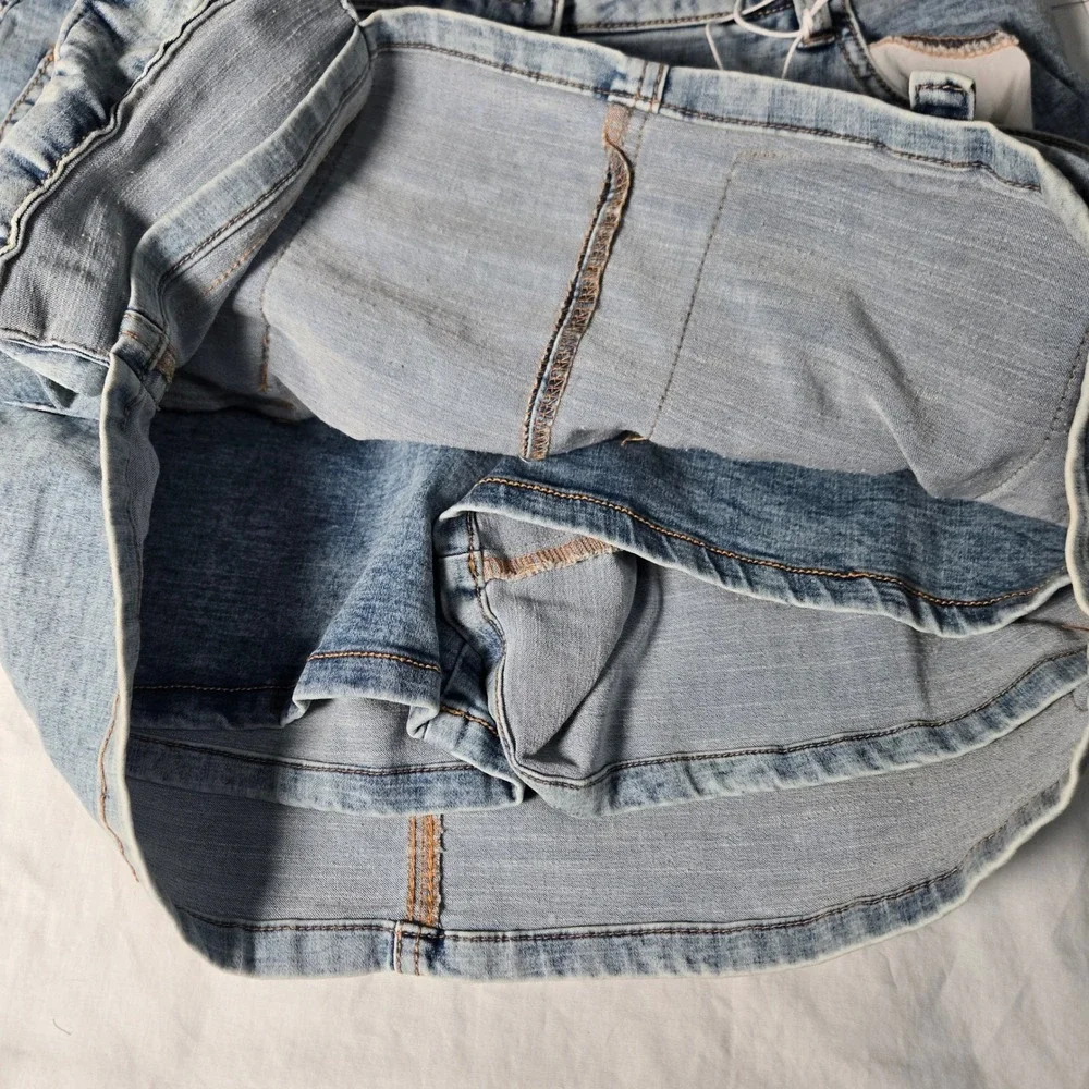 Love Trends Skort Double‎ Button Cargo Light Wash Denim Mini Skirt Size 11 NWT